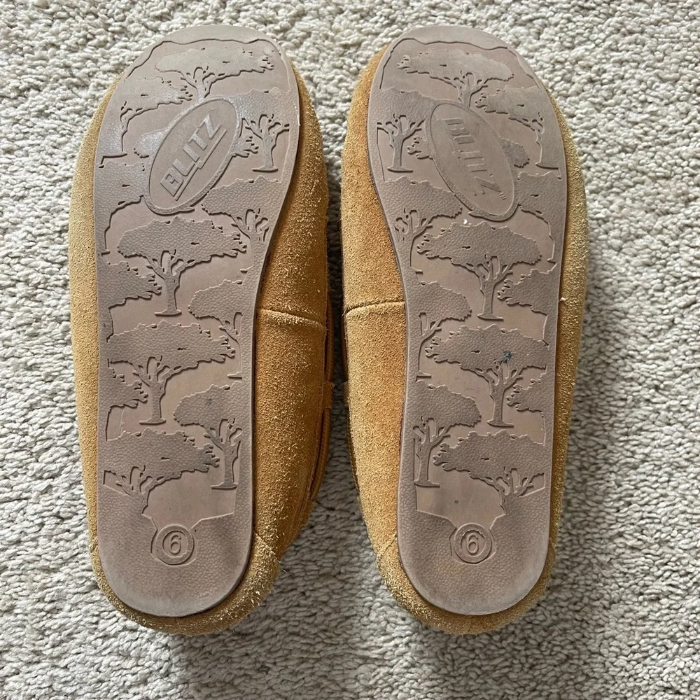 Blitz Kids Size 6 Moccasin Tan Slipper